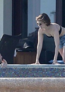 Kate-Mara-in-Black-Bikini-2016--06-300x420.jpg