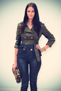 Kaya-Scodelario-at-Burberry-SpringSummer-2012.jpg