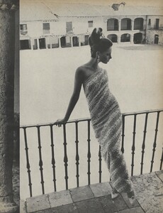 Newton_US_Vogue_October_15th_1965_06.thumb.jpg.3690c8358ce3f5f3df3b6473913d2d32.jpg