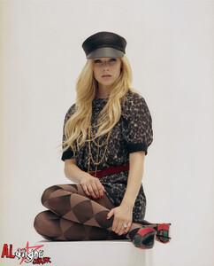 Nylon-Magazine-Outtakes-avril-lavigne-12869782-1000-1236.jpg