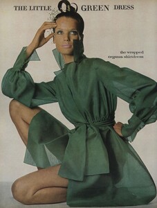 Penn_US_Vogue_April_1st_1968_03.thumb.jpg.8569199bf082d8efbc33860a70b0dc81.jpg