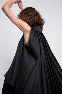S15-20RE1309_Exposed_Pleated_Top_Black-20681-Aje-2010.jpg