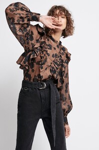 S2-Liberation_Frill_Bib_Blouse_20AJ1192_Leopard-20254-Aje-0748.jpg
