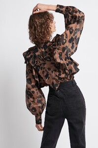S2-Liberation_Frill_Bib_Blouse_20AJ1192_Leopard-20254-Aje-0776.jpg