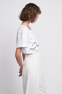 S38-AJ18-081_Aje_Ribbon_Tee_White_Bonsai-20681-Aje-1272.jpg
