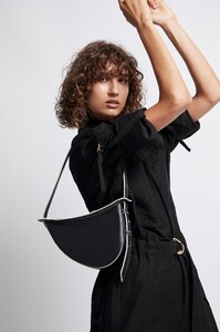 S56-20AJ6002_Silvatica_Shoulder_Bag_Black-20042-AJE-4L-0326.jpg