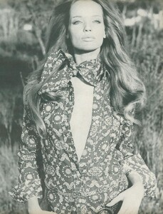 Shirt_Rubartelli_US_Vogue_January_15th_1969_04.thumb.jpg.d363baadc78e22de9dc874116054cdd7.jpg