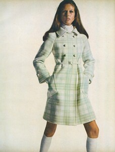 Stern_US_Vogue_January_15th_1969_06.thumb.jpg.055935af038244d35bfb820f03a2b27d.jpg