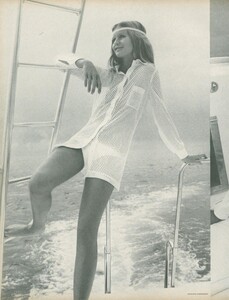 Young_Parkinson_US_Vogue_January_15th_1969_05.thumb.jpg.3f958310327eaf84bad59fa00cf3e5fe.jpg