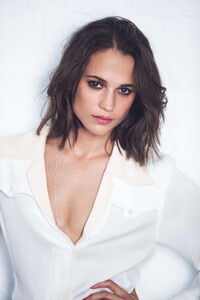 alicia-vikander-2.jpeg