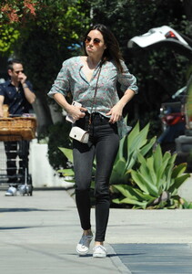 aubrey-plaza-was-seen-out-in-west-hollywood-5.jpg