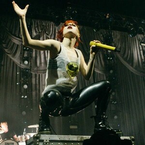 cb8c362db141316b2e6597502d269c08--latex-tights-paramore-hayley-williams.jpg