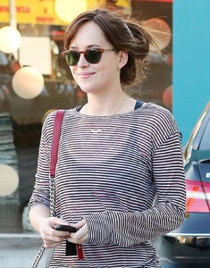 dakota-johnson-leaving-pilates-classes-in-west-hollywood-jan.-2015_6.jpg