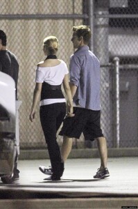 dianna-agronon-the-set-of-glee-august-24th-2010butt-shots-15.jpg