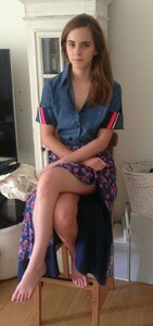 emma-watson-super-sexy-feet-picture-04.jpg