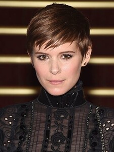hair-ideas-2015-12-kate-mara-sharp-pixie-cut.jpg