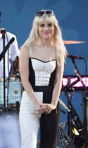 hayley-williams-40-1.jpg