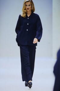 jil-sander-ss-1992-10.thumb.jpg.ae3ce28a42d3eb663a48758a43cc39f0.jpg
