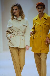jil-sander-ss-1992-9.thumb.jpg.6781a193c98f2559e0b42bccde0df820.jpg