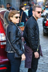 kate-mara-and-jamie-bell-out-and-about-in-new-york-04-16-2016_3.jpg