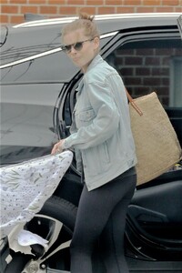 kate-mara-leaves-ballet-class-in-los-angeles-edited.jpg