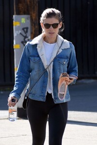 kate-mara-leaves-dance-class-in-los-angeles-11-13-2018-0.jpg