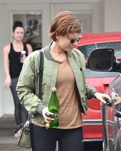 kate-mara-leaves-the-gym-after-a-workout-in-west-hollywood-4-8-2016-9.jpg