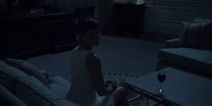kate-mara_zoe-barnes_house-of-cards_s4_ep6_17.jpg