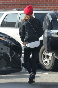 pregnant-kate-mara-out-and-about-in-los-angeles-01-11-2019-0.jpg