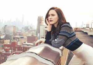rachel-brosnahan-bustle-january-2019-5.jpg