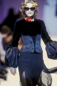1070360417_Blumarine1993WomenRTW32.thumb.jpg.c29ca707792d1d6f4585e64df4235d05.jpg