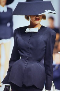 1128262077_thierry-mugler-ss-1994(3).thumb.jpg.6d169ac908574d169bc2e3d639ac9452.jpg