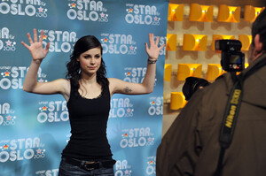 125073955_lena-meyer-landrut-backstage-photocall-8.jpg