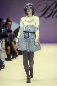 1404114945_Blumarine1993WomenRTW1.thumb.jpg.03631d456ee80a8300a9638671a7ac15.jpg