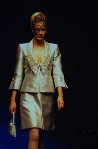 1513538012_ChristianLacroixCoutureSpring1997(11).thumb.jpg.4874880863b614f2bcef61cd452059a7.jpg