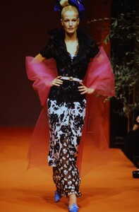 1607541006_ChristianLacroixCoutureSpring1996(9).thumb.jpg.bec70a252716cc506b0cb5f47cf4b772.jpg