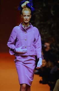1620990412_ChristianLacroixCoutureSpring1996(3).thumb.jpg.252981bc7dfe5cfeeeb7ddc3dc0590a0.jpg