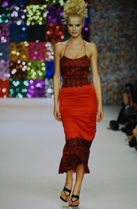 1683576016_todd-oldham-ss-1996(8).thumb.jpg.067c6e2cb36e4a988a993cf9ab3b9046.jpg