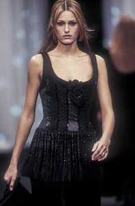 1747505085_AlbertaFerretti1993WomenRTW77.thumb.jpg.f8b77e21da37d01063d2ce87e9024273.jpg