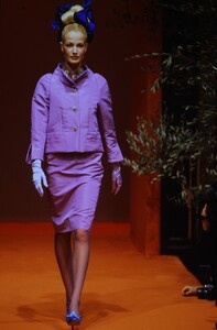 1764131905_ChristianLacroixCoutureSpring1996(2).thumb.jpg.1881bea2ff0e3bc5f9035c89322d6077.jpg