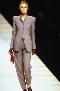 1771844031_GiorgioArmaniFall1992(3).thumb.jpg.151b0a87e432f41b2bc719569ea7b445.jpg