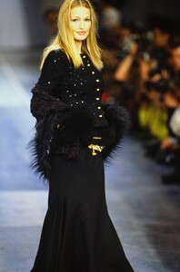 1779310242_ChanelFall1993(1).thumb.jpg.92fe95f46a306763b4b42e6963ff5fb7.jpg