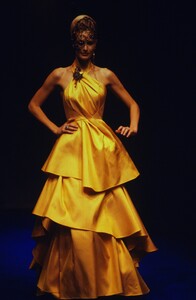 1831724816_ChristianLacroixCoutureSpring1997(16).thumb.jpg.44be3b0dc0dafd975726cc5dd962a4e8.jpg