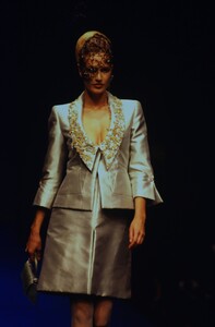 1973940004_ChristianLacroixCoutureSpring1997(12).thumb.jpg.d20616c48e35a754227f8b2073c44767.jpg
