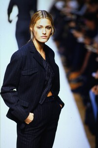 2061006173_jil-sander-fw-1993(12).thumb.jpg.3f024232166ce18dc146fd991a6c84c6.jpg