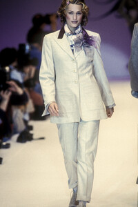 2077112725_Blumarine1993WomenRTW106.thumb.jpg.36a005d1fb8bd103907964f1beeec310.jpg