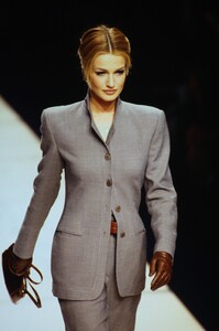 2125138106_GiorgioArmaniFall1992(1).thumb.jpg.891c434aa79f81a2298cd8a6f7d4de5a.jpg