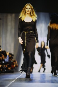 399423853_ChanelFall1993(6).thumb.jpg.38e5fda71d28b023b94b0f6cf12eac55.jpg