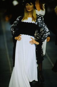 411822922_ChanelFall1993(10).thumb.jpg.53f04fccdf82f02459d28a191046952b.jpg