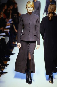 419198119_jil-sander-fw-1993(3).thumb.jpg.436caa7ed9958821e94f1c35fe436a06.jpg